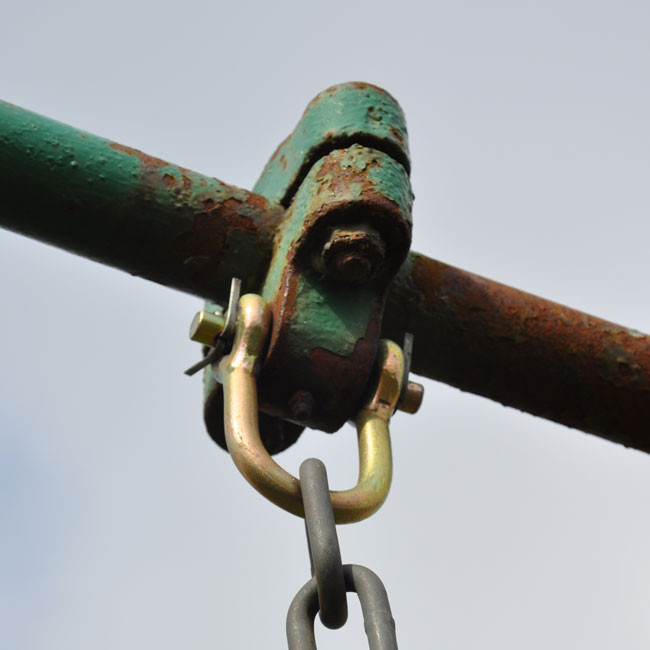 Traditional Style Large Throat Playground Swing Shackle With Bolt And